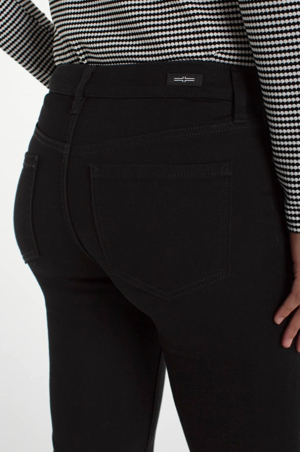 LM2748EX Capri With Slit in Black - Urban Shoetique