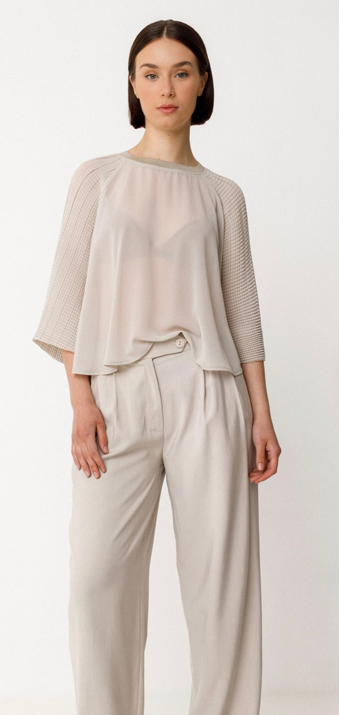 Loiara Shirt in Beige - Urban Shoetique