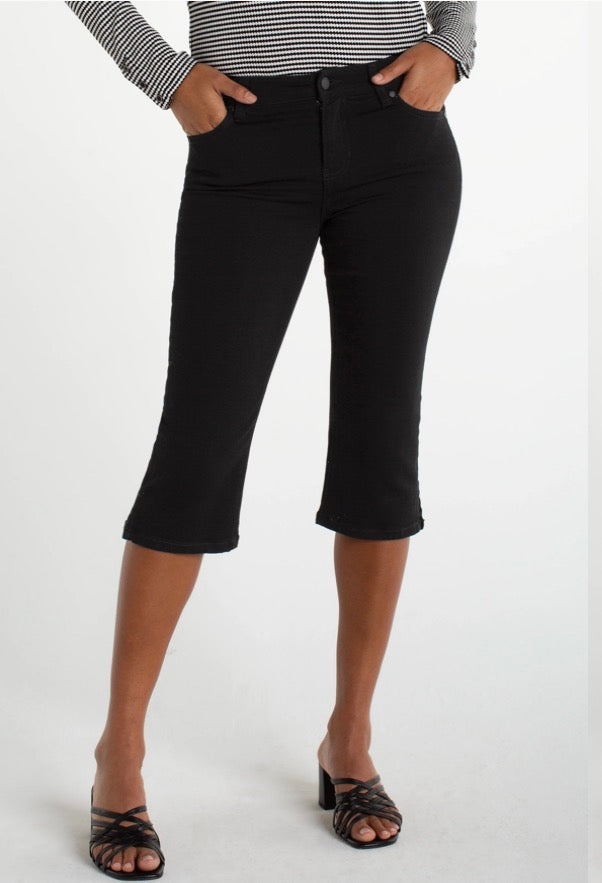 LM2748EX Capri With Slit in Black - Urban Shoetique