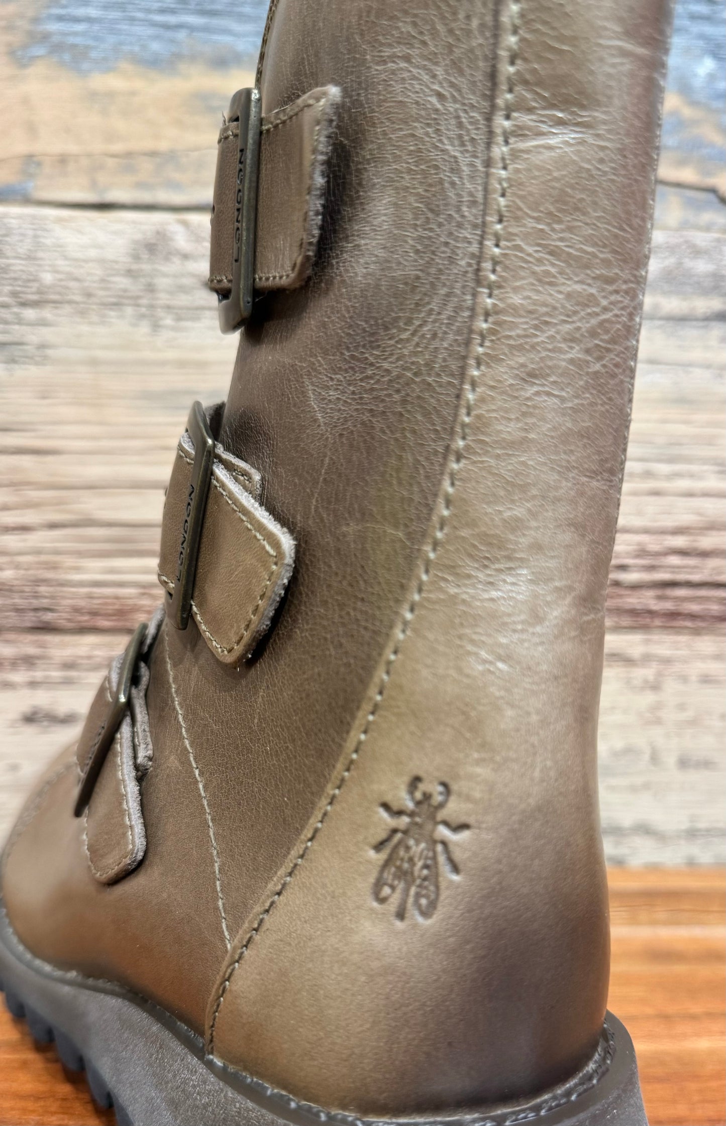Scop Boot Taupe Rug - Urban Shoetique