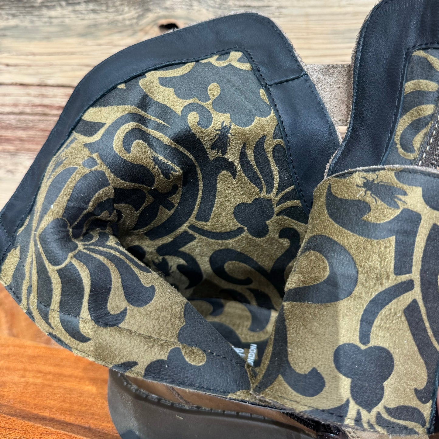 Scop Boot Taupe Rug - Urban Shoetique