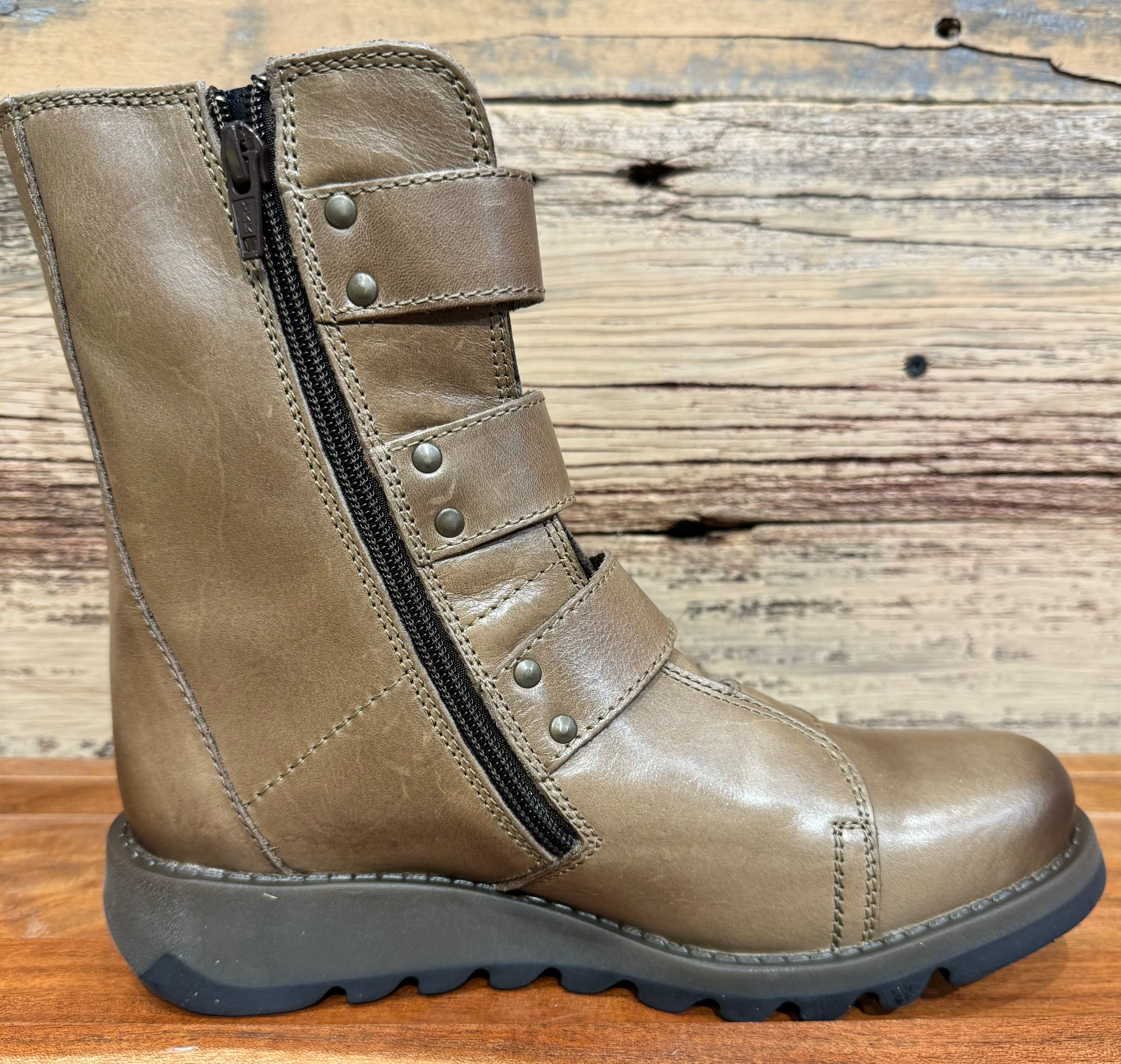 Scop Boot Taupe Rug - Urban Shoetique