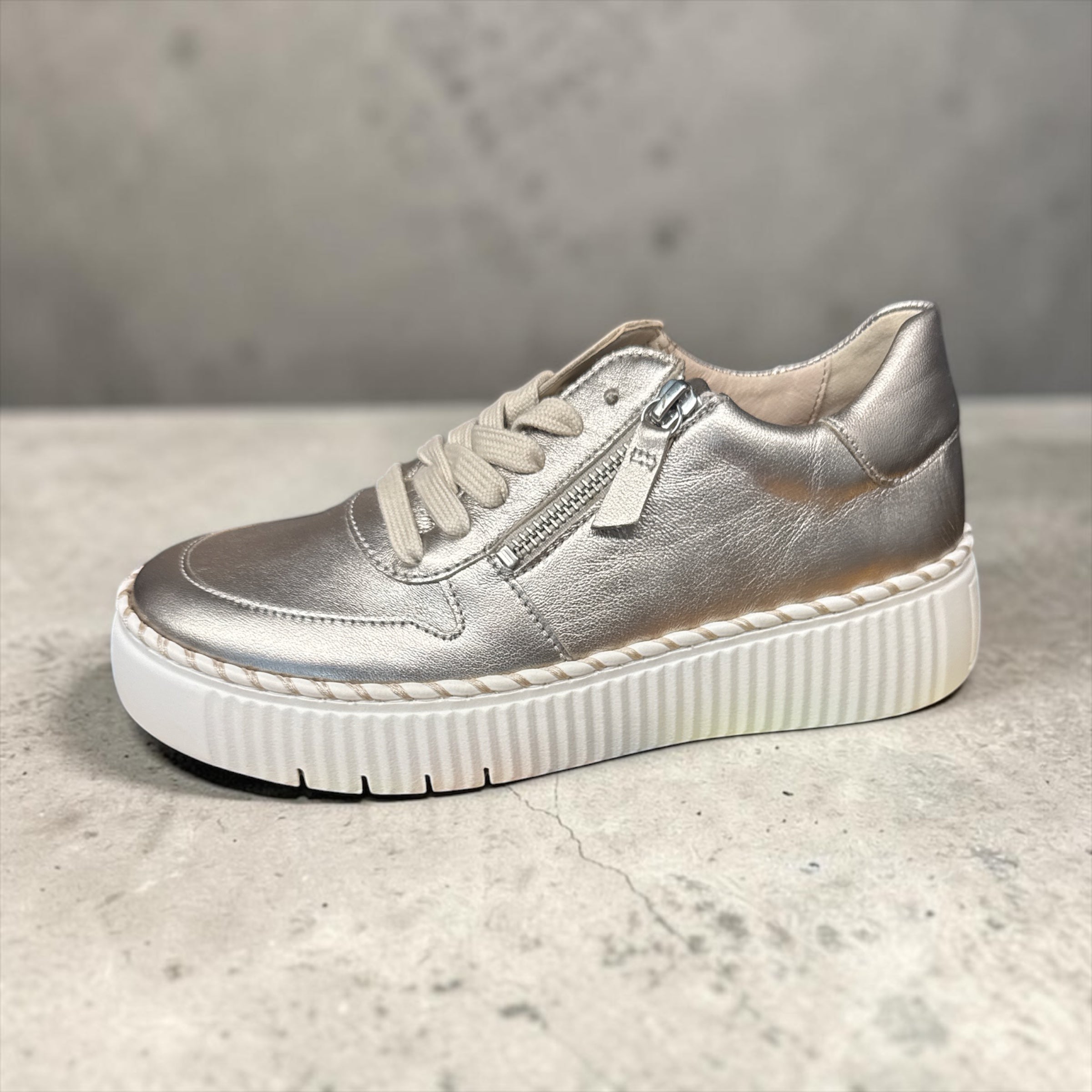 63.241.62 Sneaker Metallic Puder - Urban Shoetique
