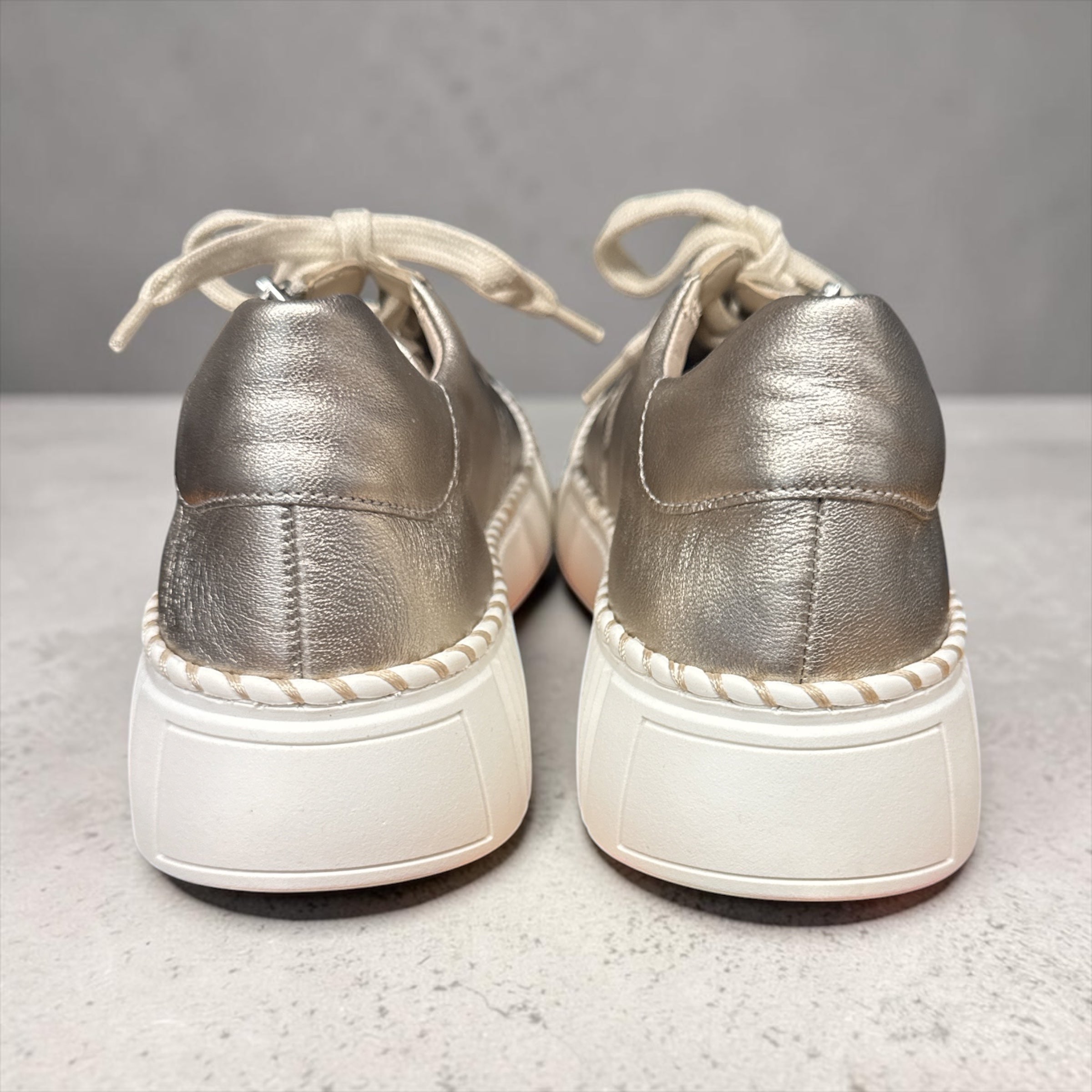 63.241.62 Sneaker Metallic Puder - Urban Shoetique