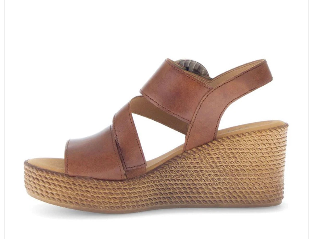 64.770.24 Wedge Sandal Camel