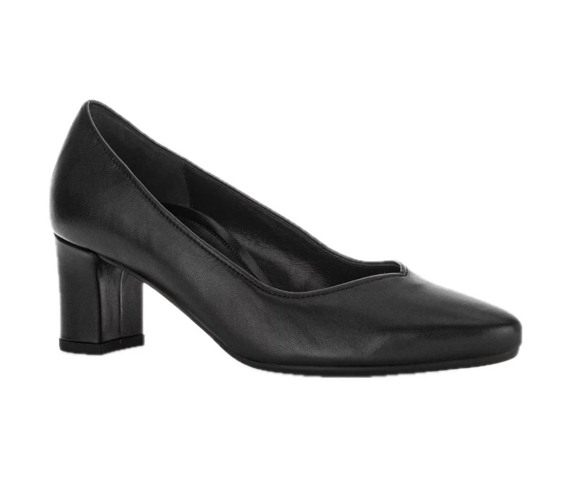 72.152.57 lammnappa Pump Black Leather