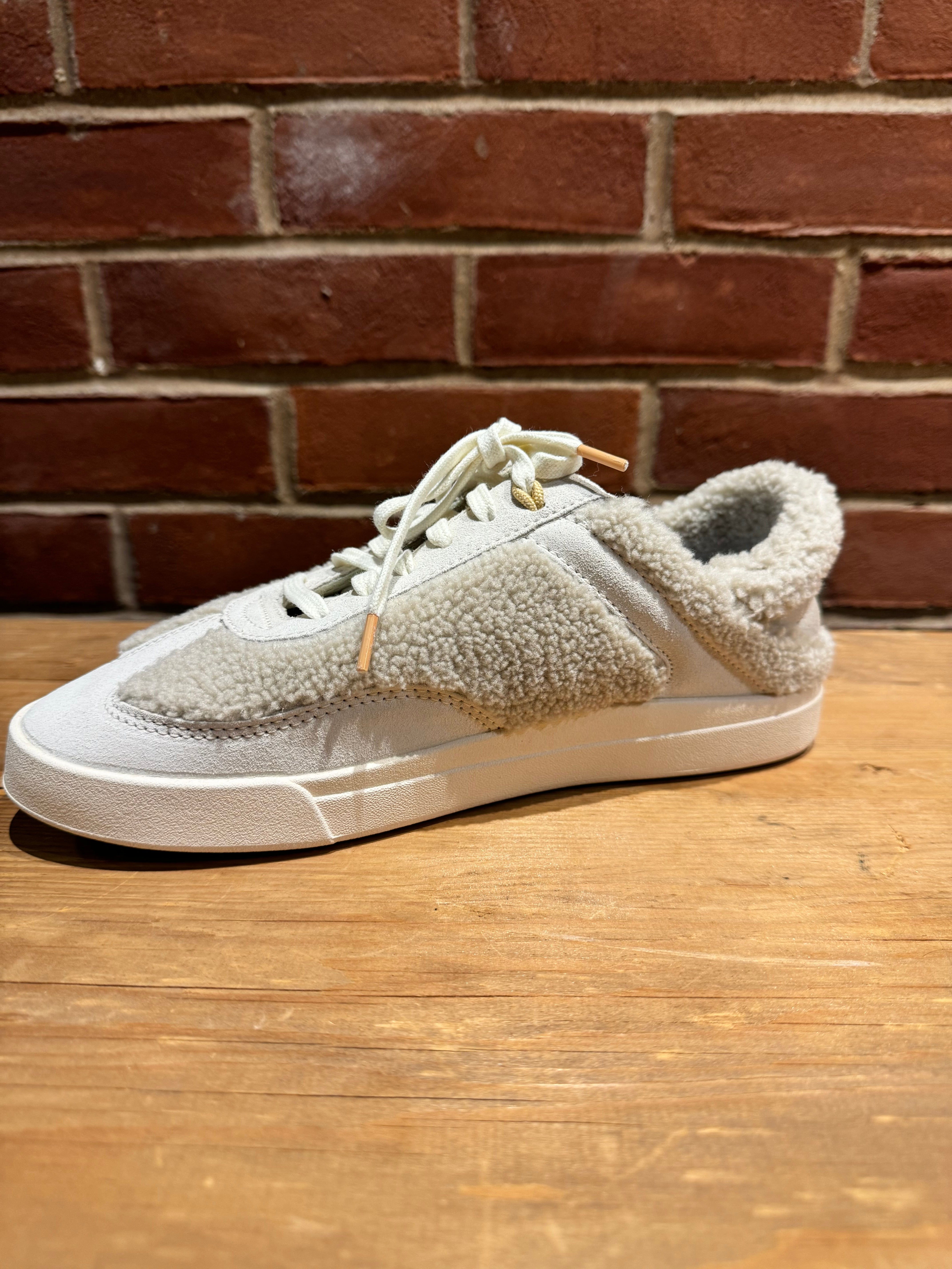 Kilea Heu Women’s Fuzzy Sherpa Sneakers - Urban Shoetique