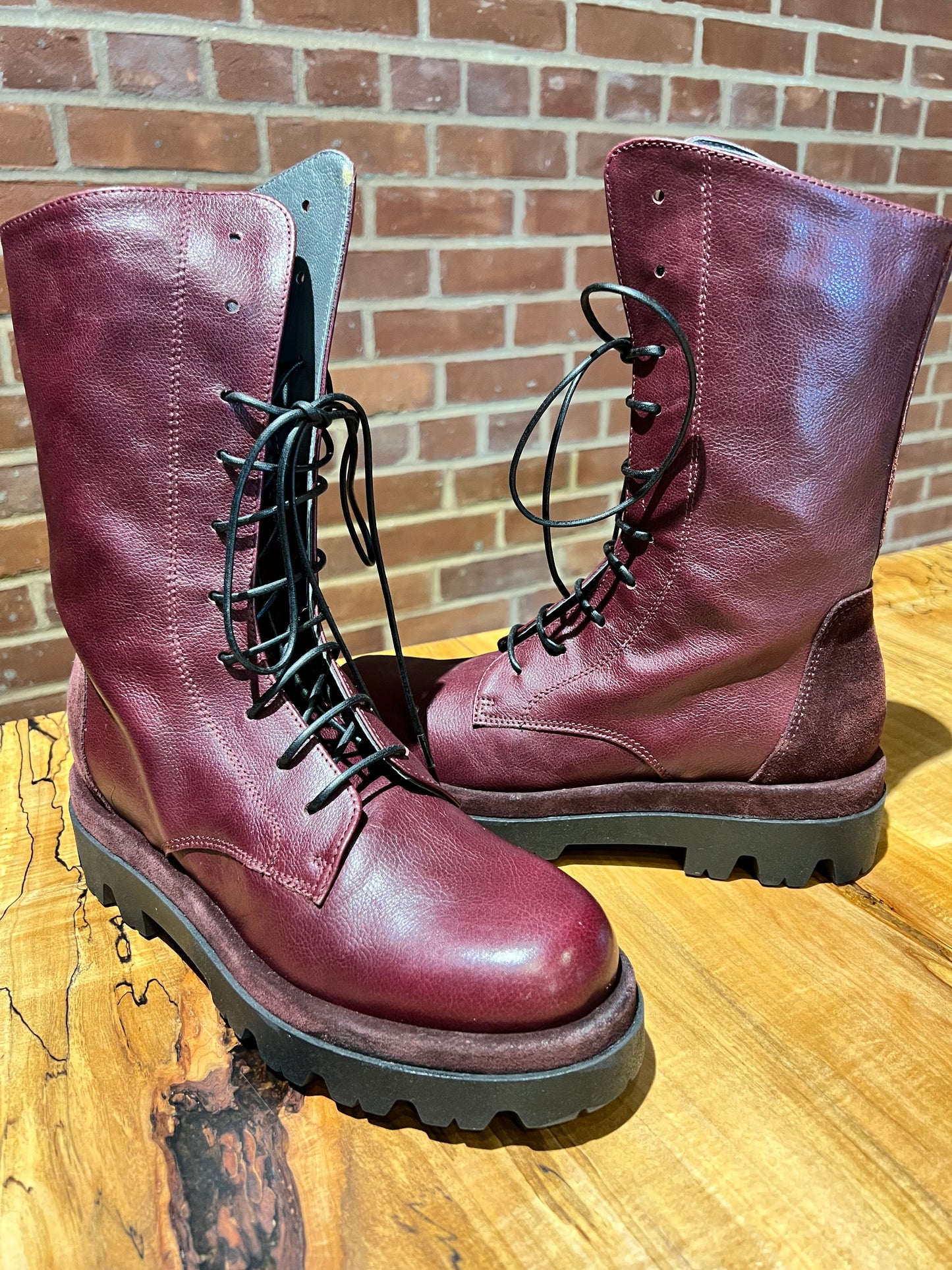 Hi Lace & Lugg Wine - Urban Shoetique