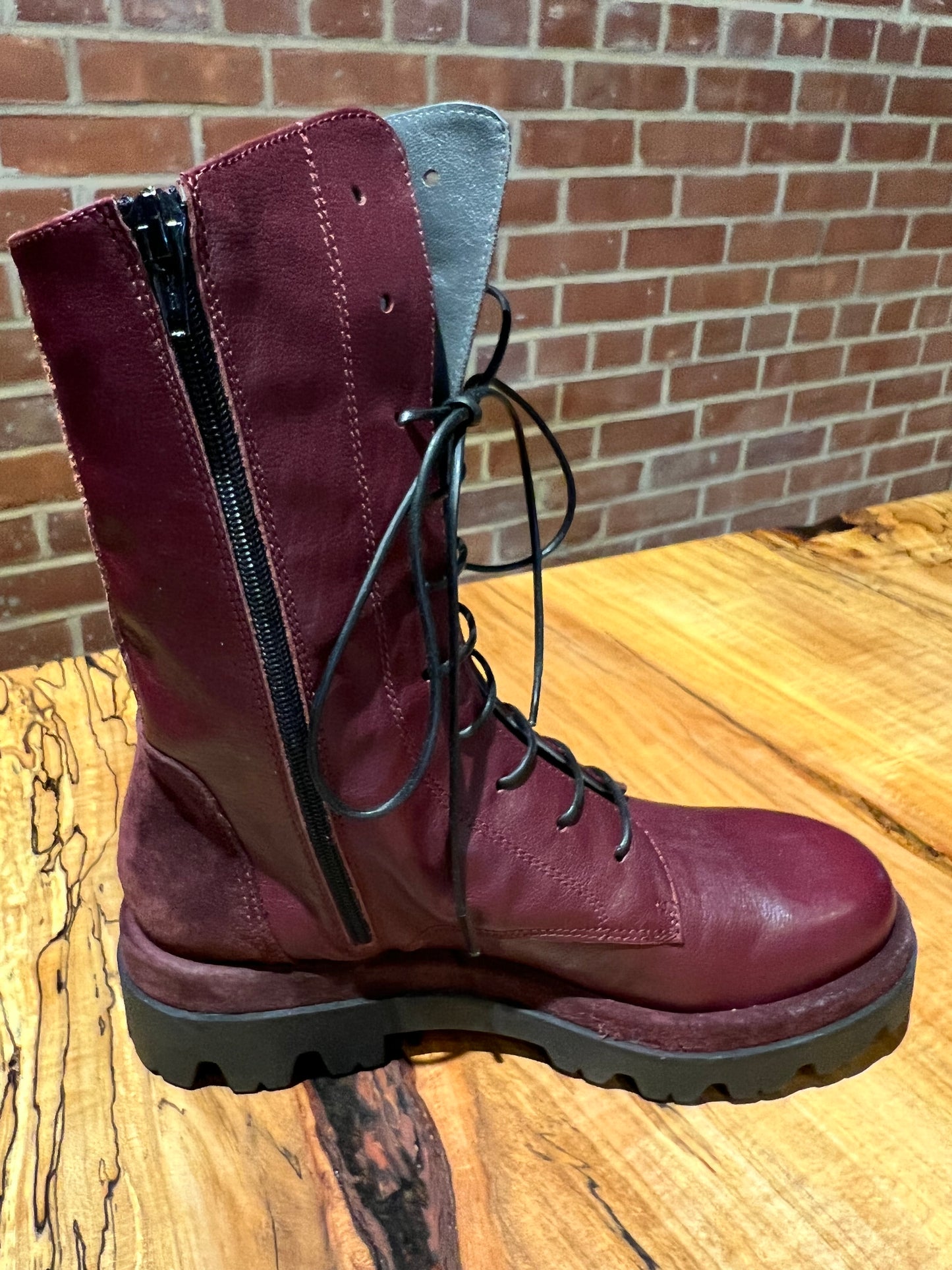 Hi Lace & Lugg Wine - Urban Shoetique