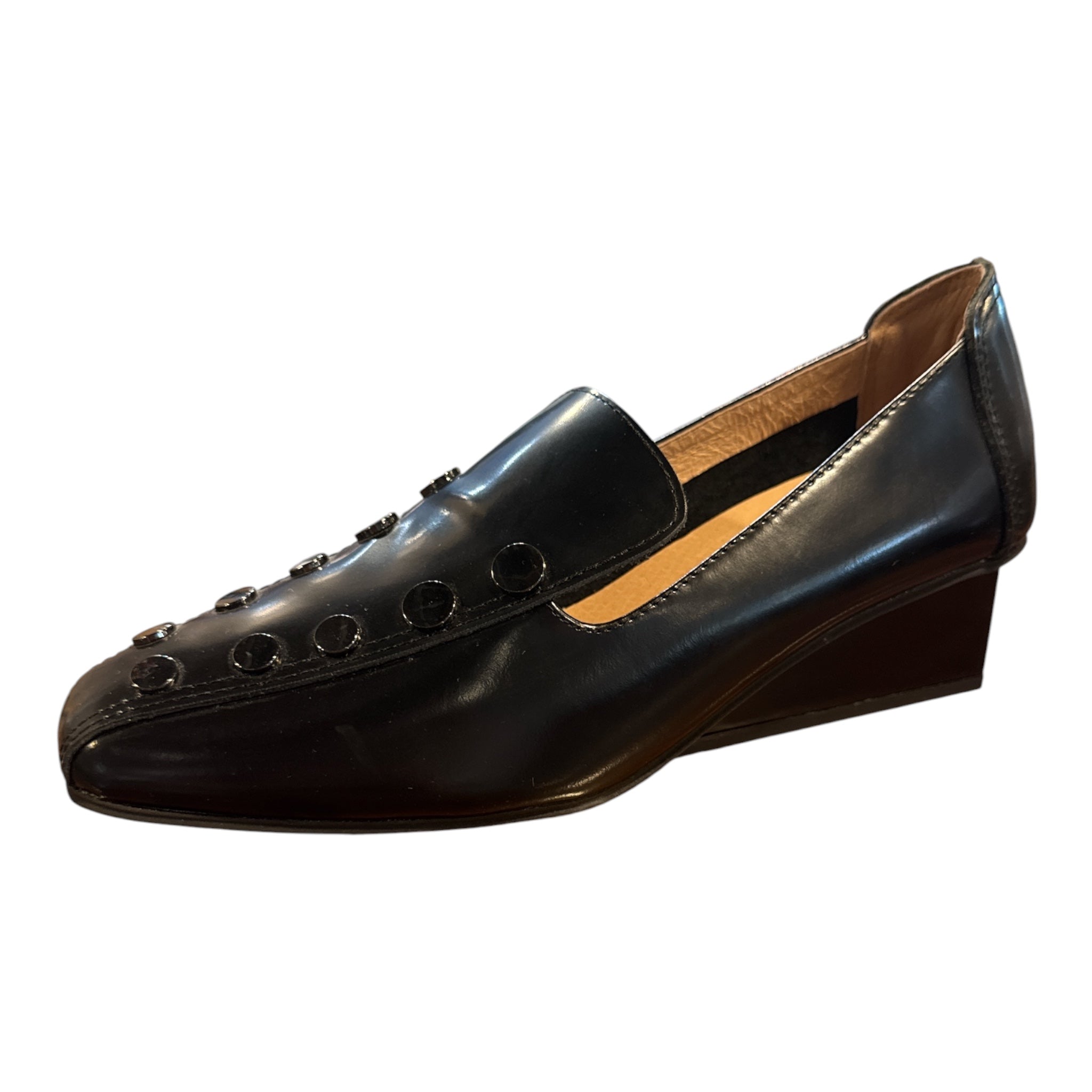 Square Stud Wedge Black