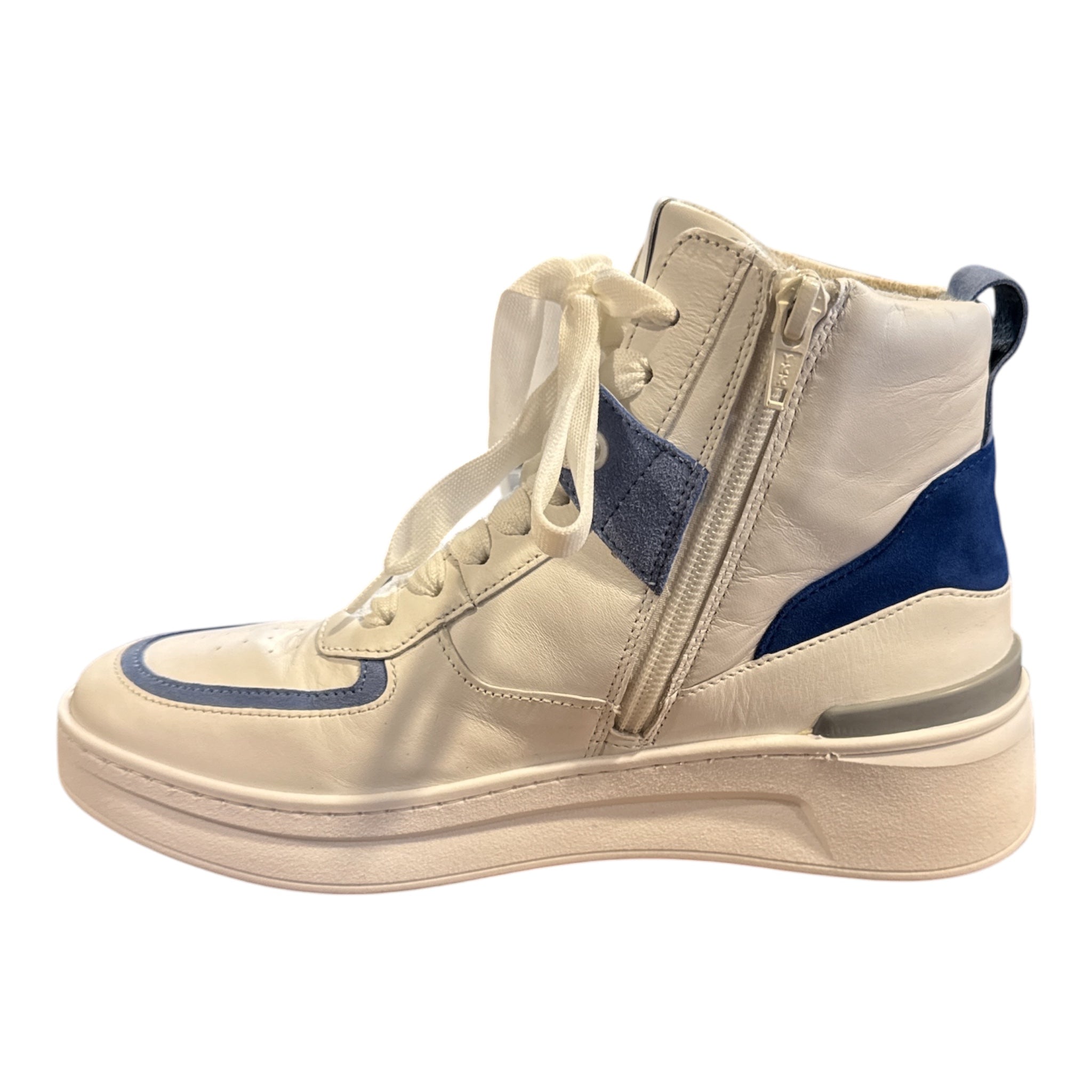 23.181.26 Hi Top Sneaker