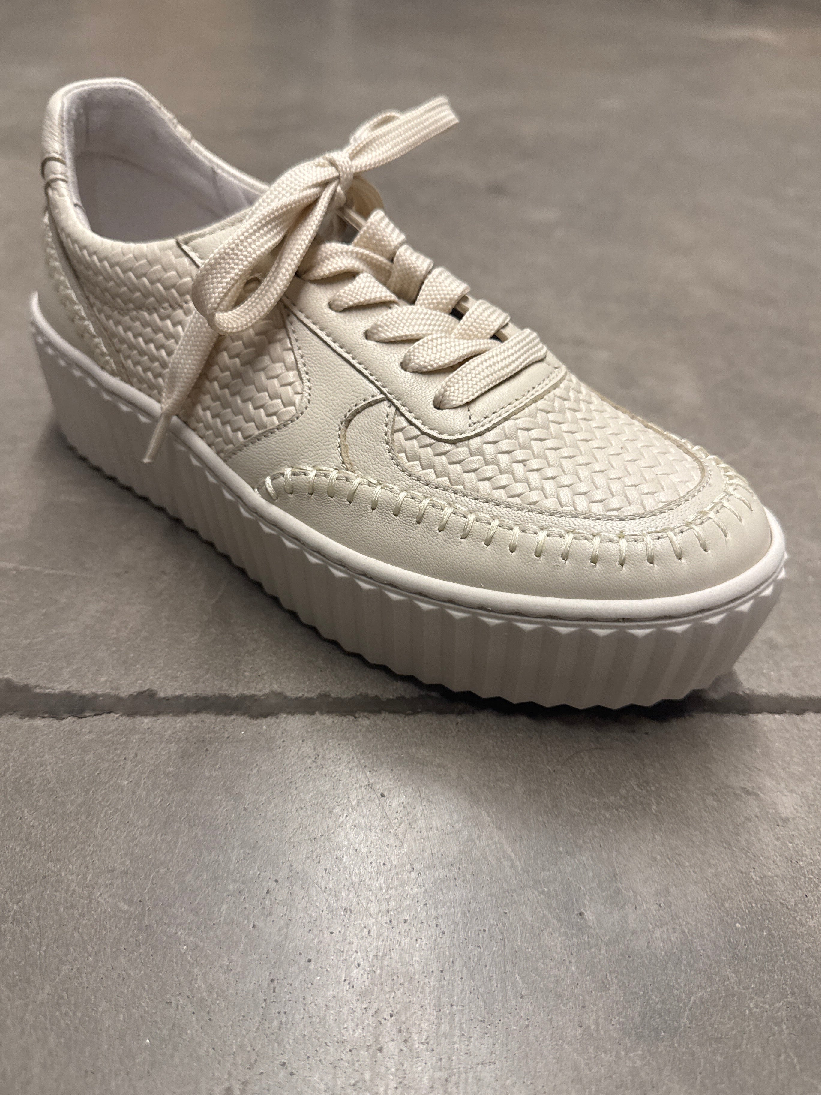 63.204.22 Sneaker White/Panna - Urban Shoetique