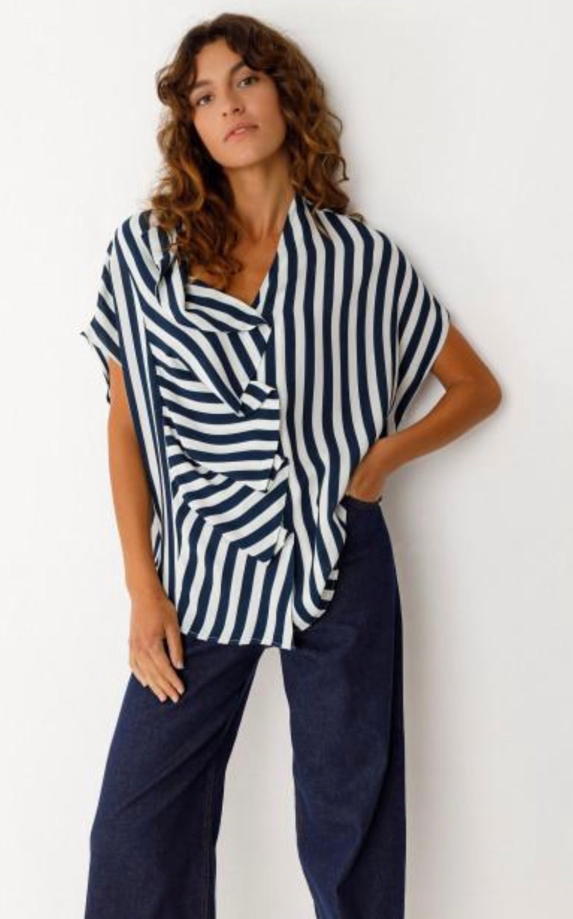 Kaua Shirt in Stripes - Urban Shoetique