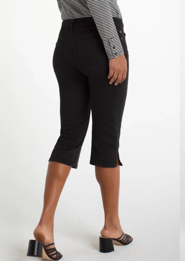 LM2748EX Capri With Slit in Black - Urban Shoetique