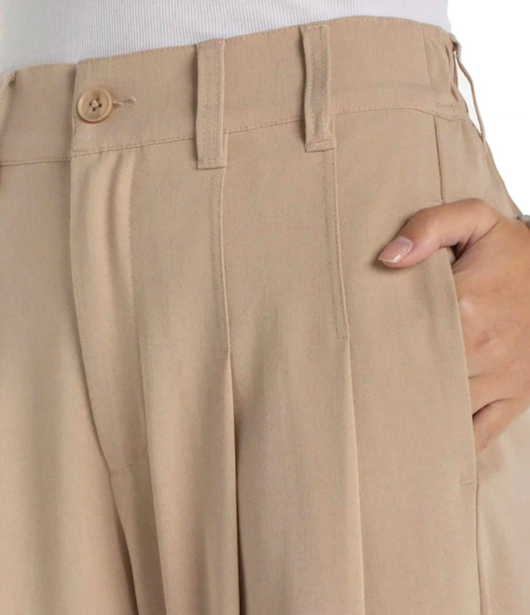 LM7B06TS39 Pleated Wide Leg Crop Trouser in cappuccino - Urban Shoetique
