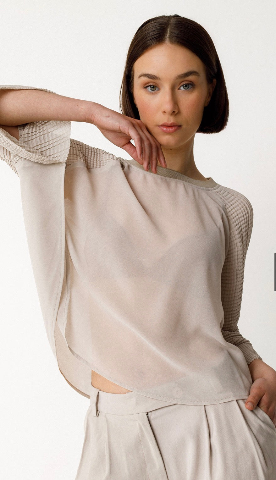 Loiara Shirt in Beige - Urban Shoetique