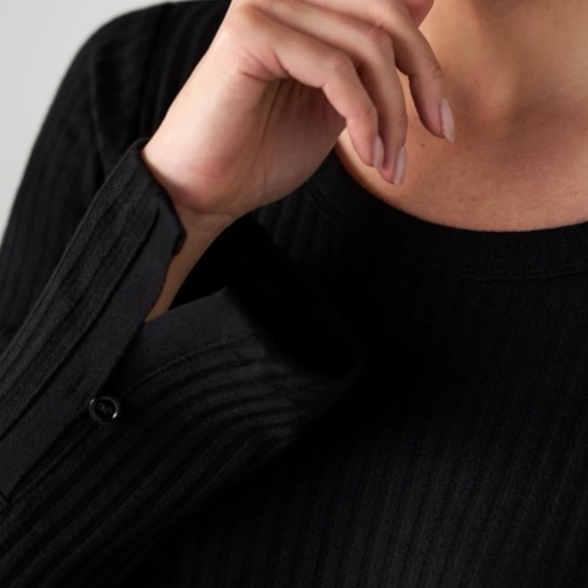 Long Sleeve Scoop Neck Knit Top LM8M23K61 Black
