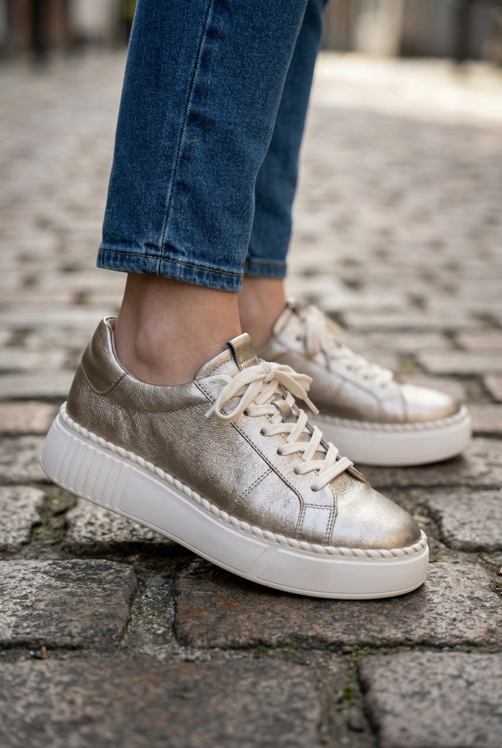 63.241.62 Sneaker Metallic Puder - Urban Shoetique