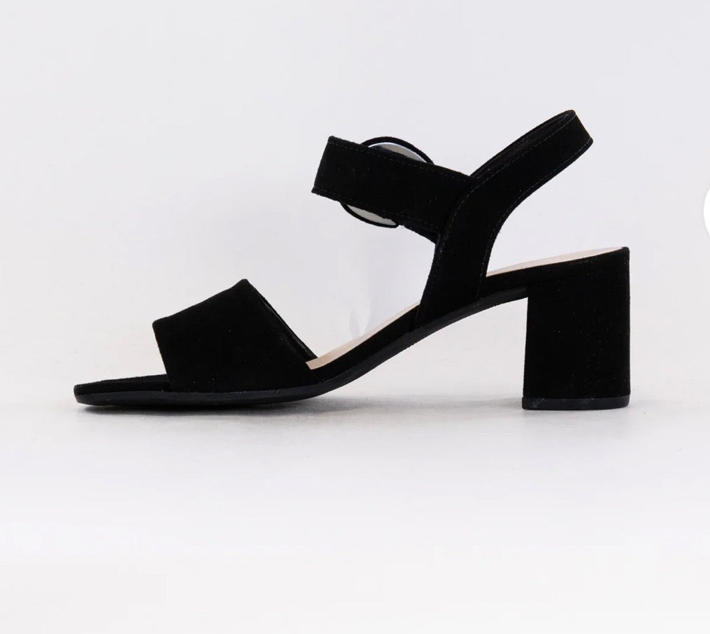 21.710.17 Samtchevreau Ankle One Strap Suede Black