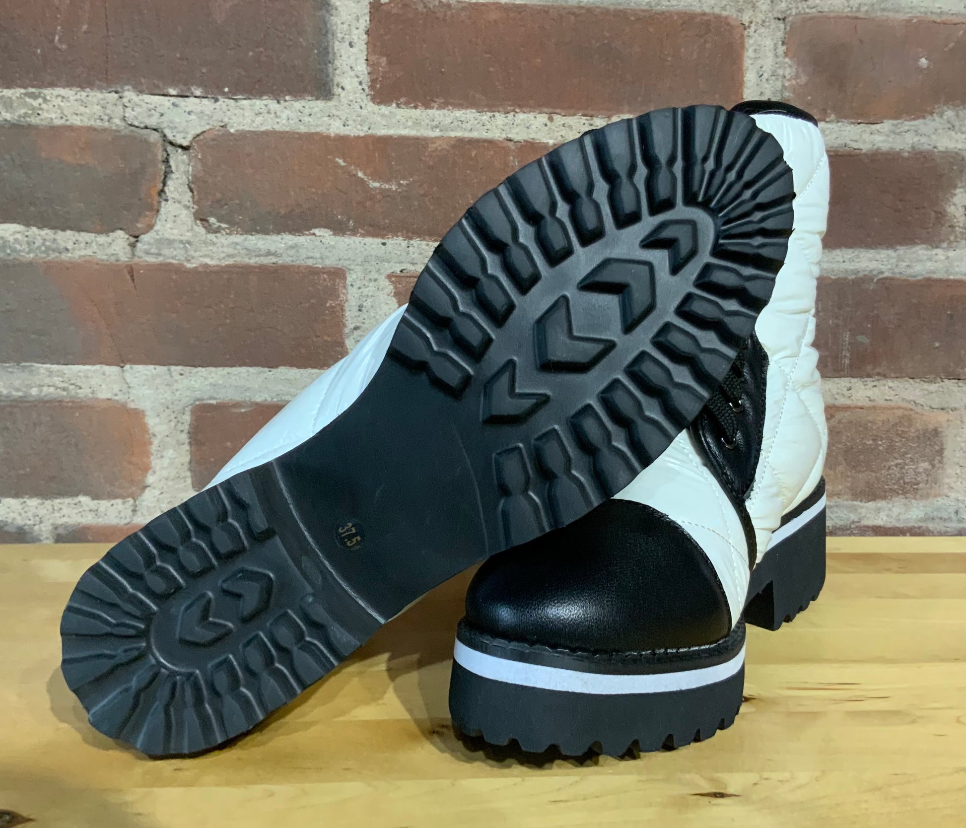 Center Pull Zipper Flatform - Urban Shoetique