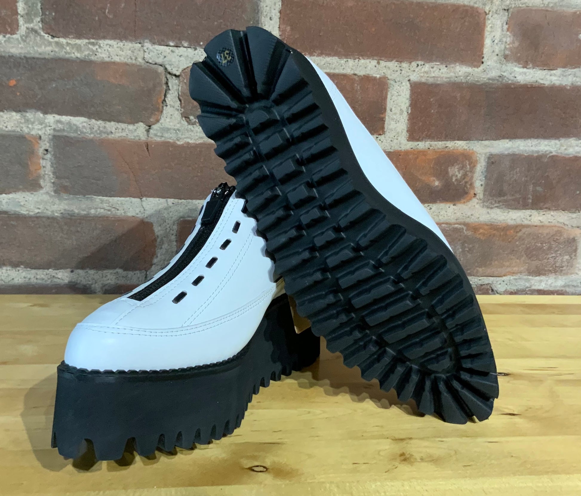 Center Pull Zipper Flatform - Urban Shoetique