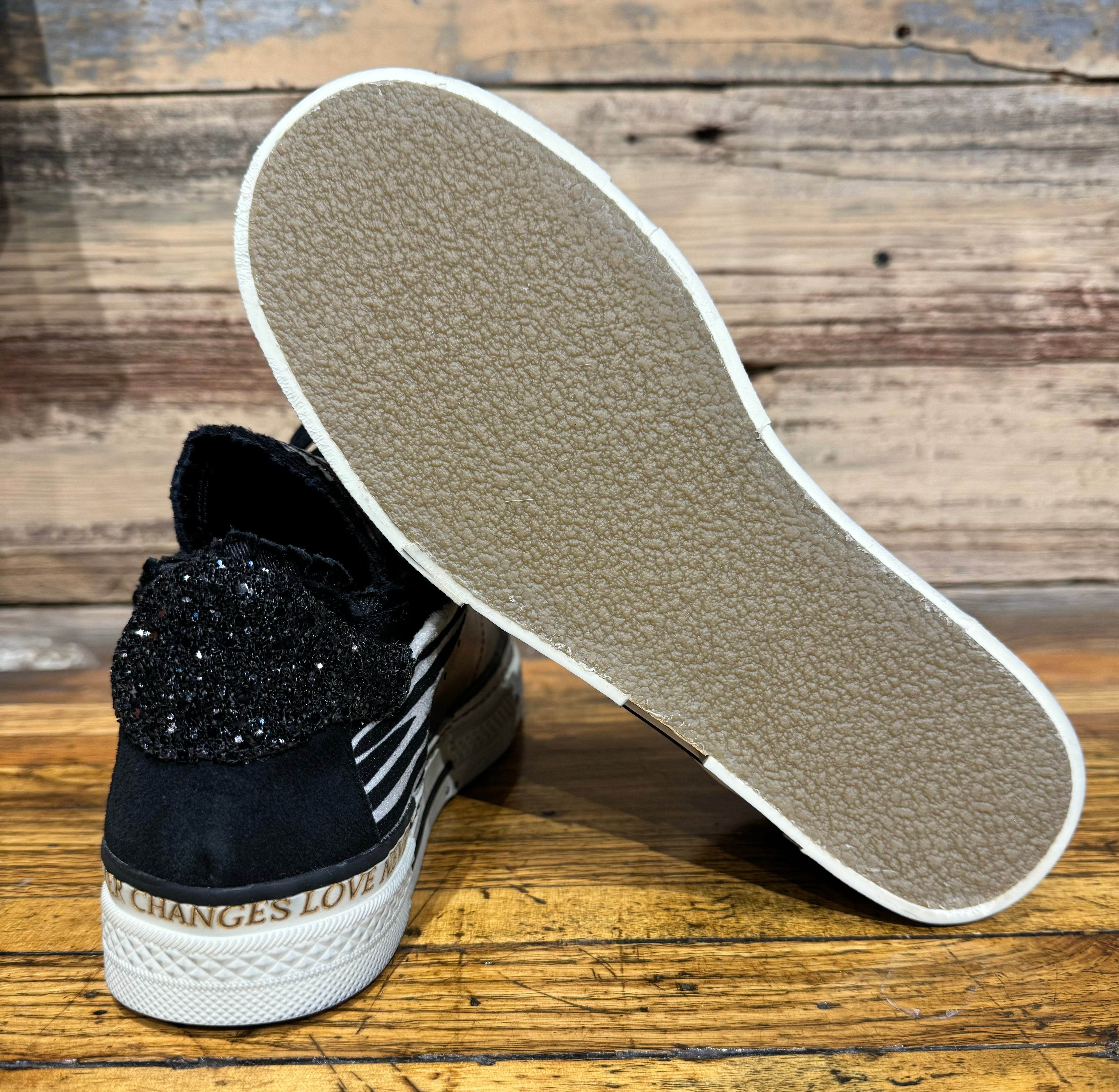 Identity Black - Urban Shoetique