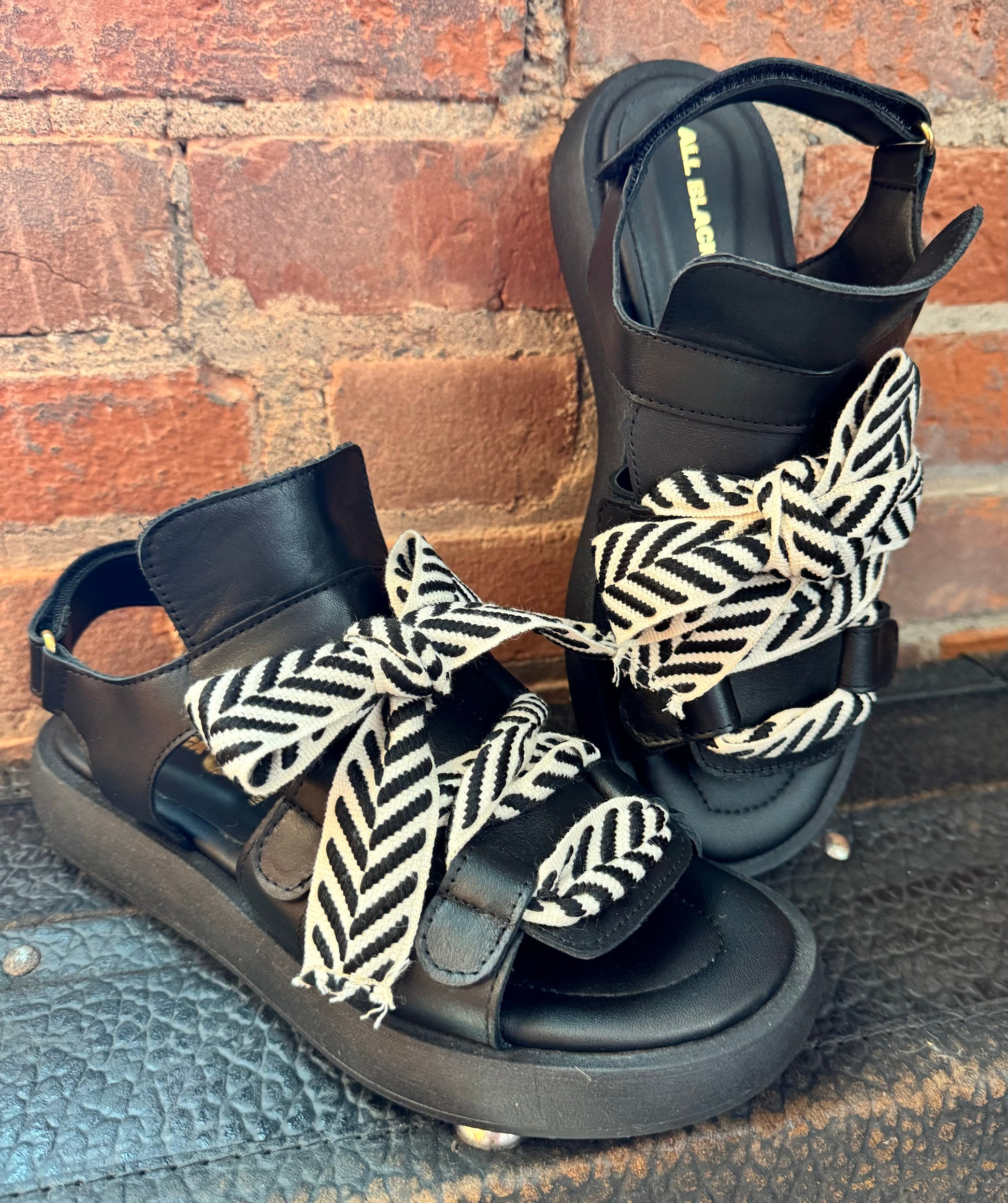 Bowlace Sandal Black - Urban Shoetique