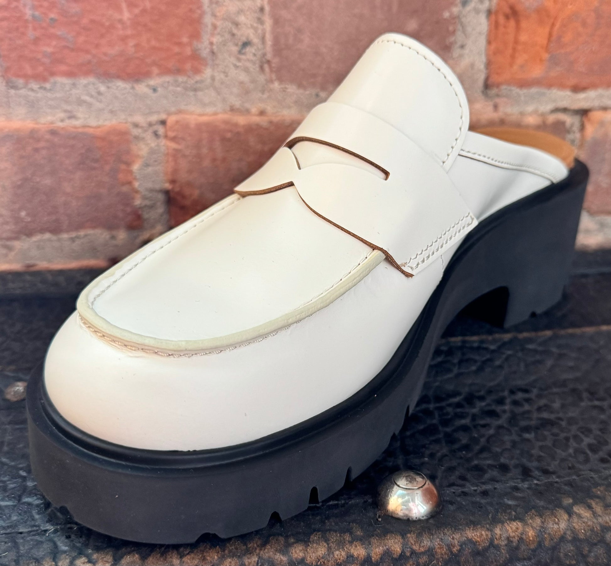 Milah Clog White - Urban Shoetique