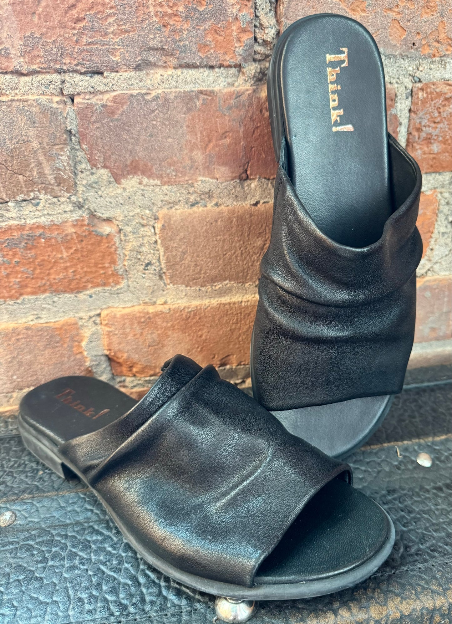 943 Kamaa Band Slide Black - Urban Shoetique