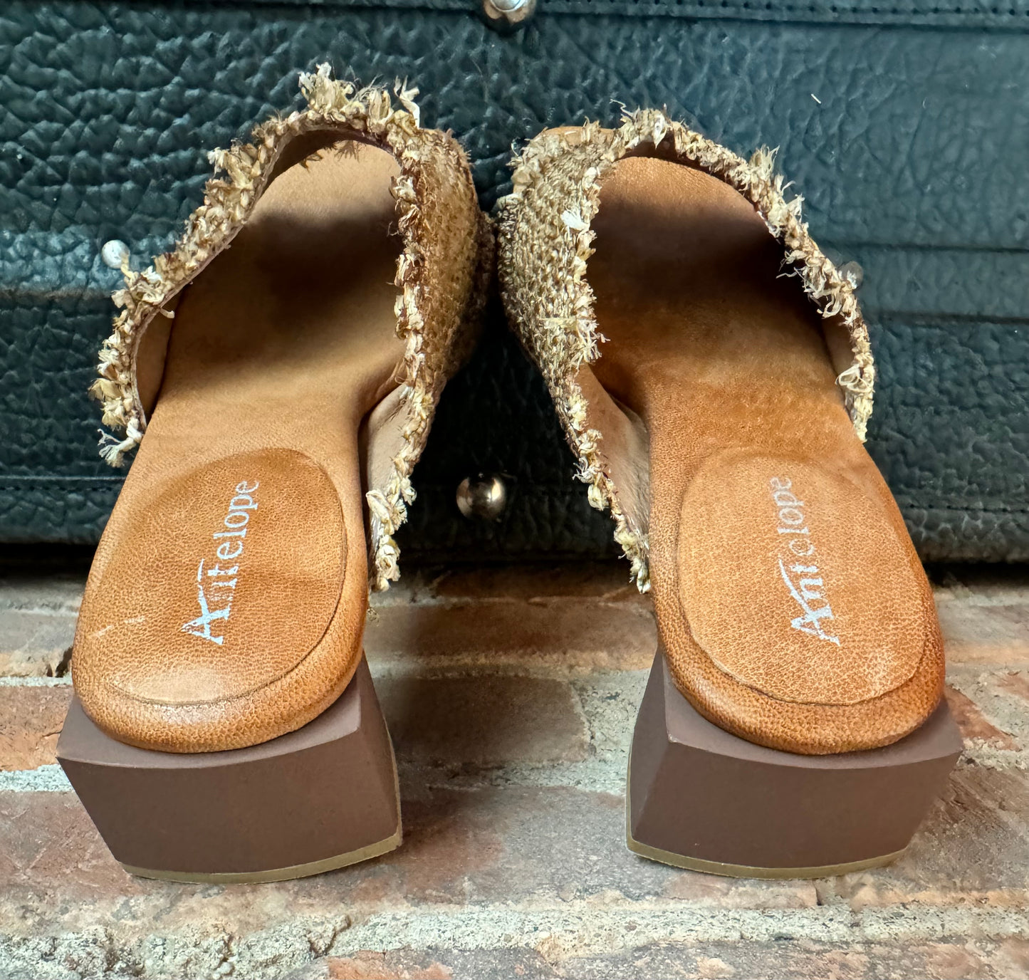 Clover Taupe Rafia - Urban Shoetique