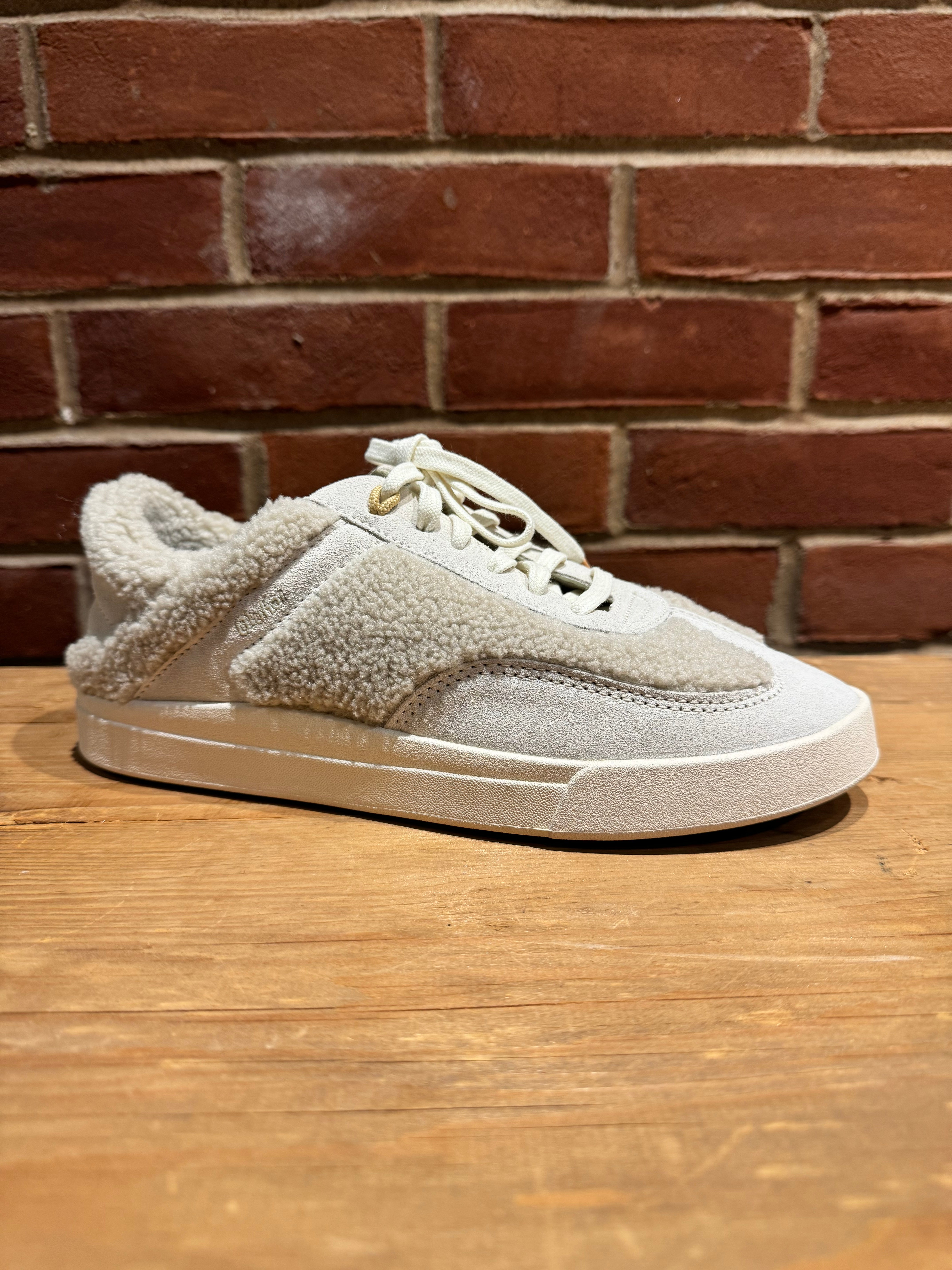 Kilea Heu Women’s Fuzzy Sherpa Sneakers - Urban Shoetique