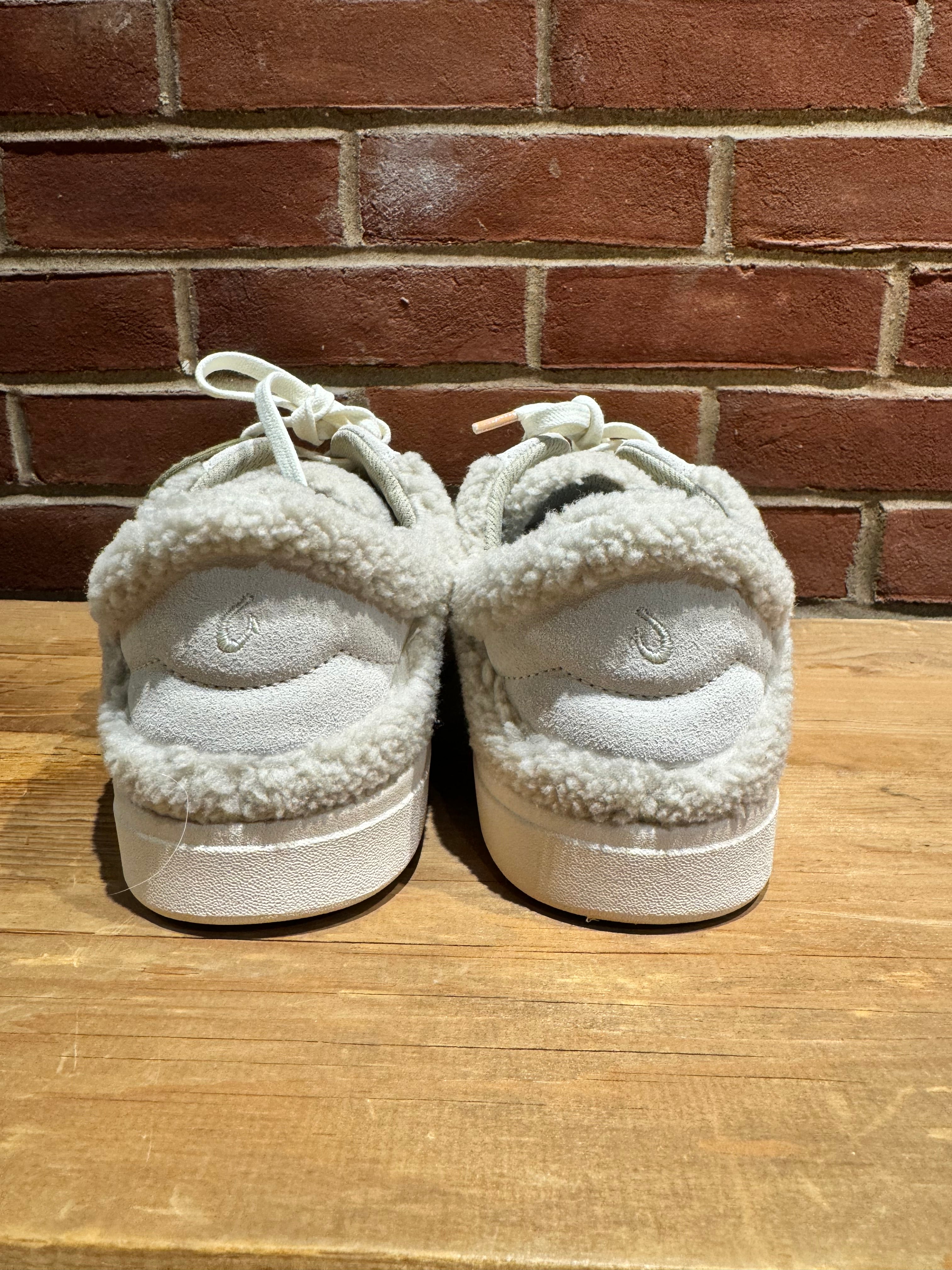 Kilea Heu Women’s Fuzzy Sherpa Sneakers - Urban Shoetique