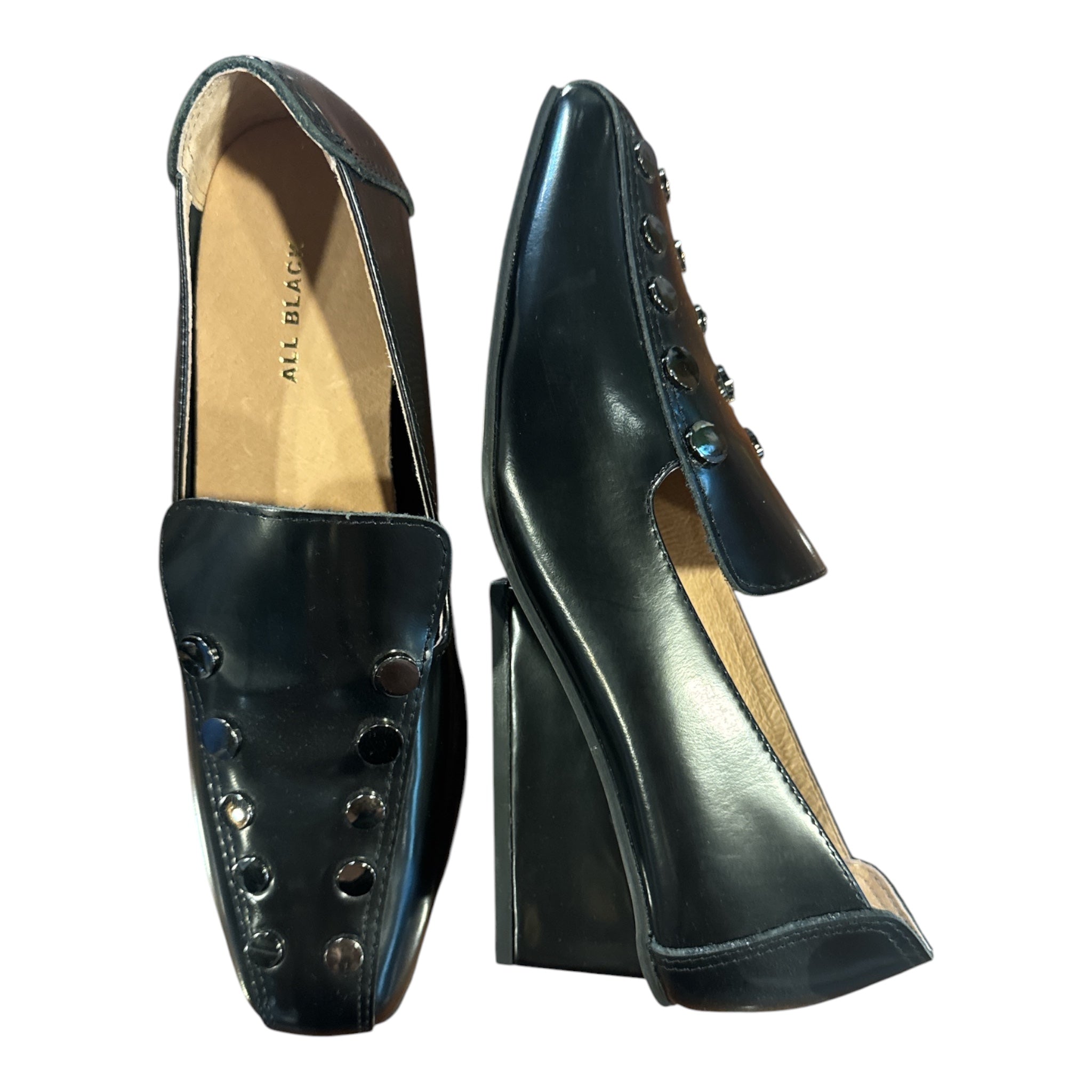 Square Stud Wedge Black