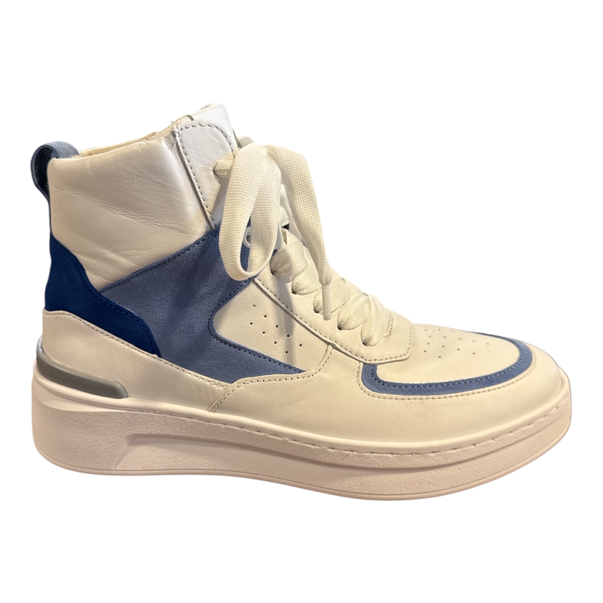 23.181.26 Hi Top Sneaker