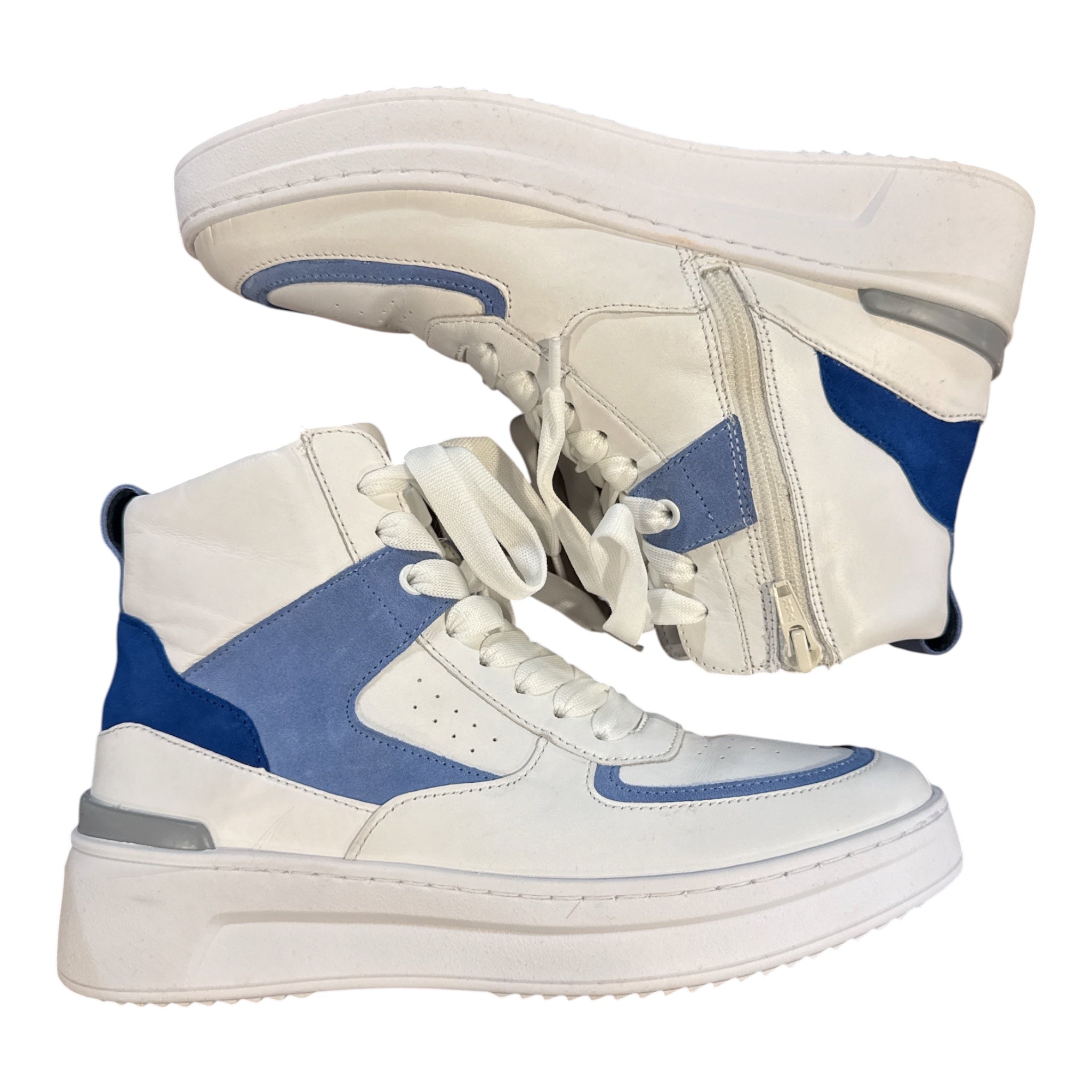 23.181.26 Hi Top Sneaker